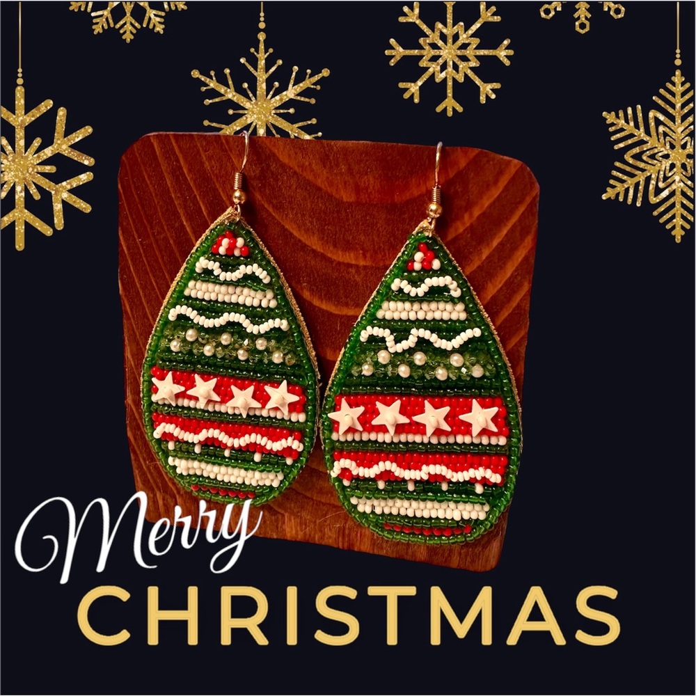💯 NEW Christmas Hand Beaded Earrings Teardrop Green Red Stars